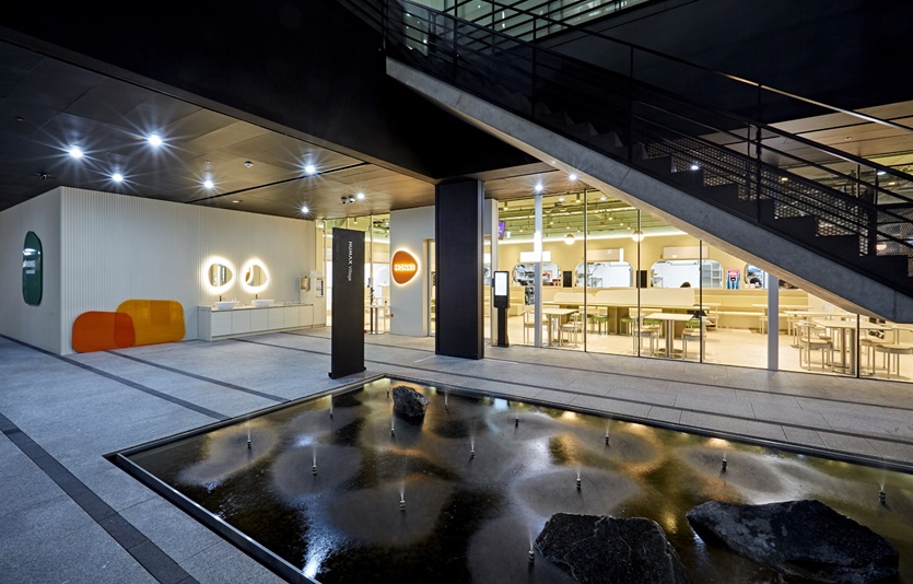 먼키 시청역점에 설치된 문화공간. 사진=먼키