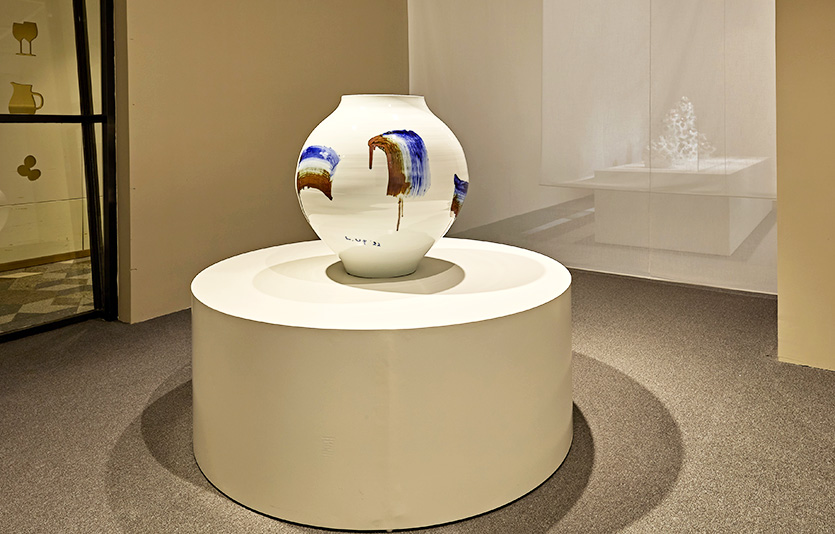 에비뉴엘 잠실점에서 내달 41일까지 진행하는 박영숙 도예가의 ‘도자, 혼을 담다’ 전시회. 사진=롯데백화점