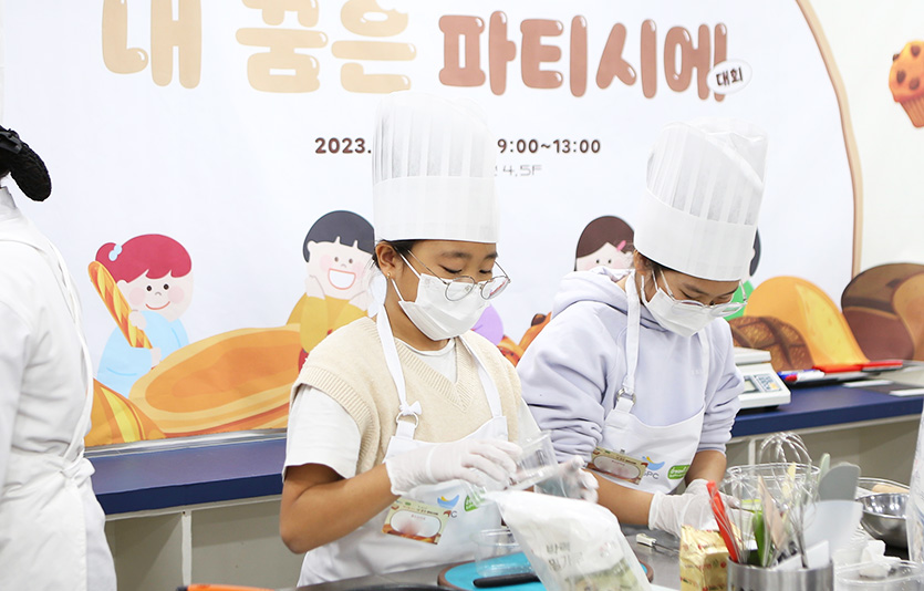 지난해 ‘제12회 내 꿈은 파티시에’ 대회에서 참가자들이 작품을 만들고 있다. 사진=SPC그룹