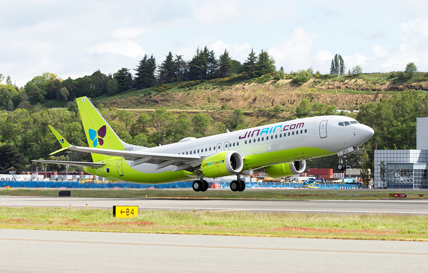 진에어는 1월말 기내 와이파이 시범 서비스를 개시했다. 사진=진에어