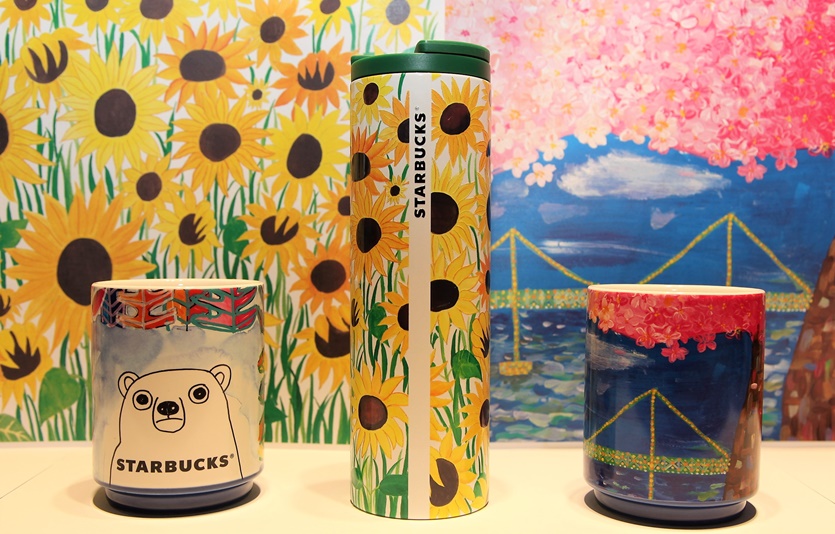 스타벅스 텀블러와 머그로 제작된 장애인 작가들의 수상작(22년 장애인 텀블러 그림 공모전 수상작). 사진=스타벅스 코리아