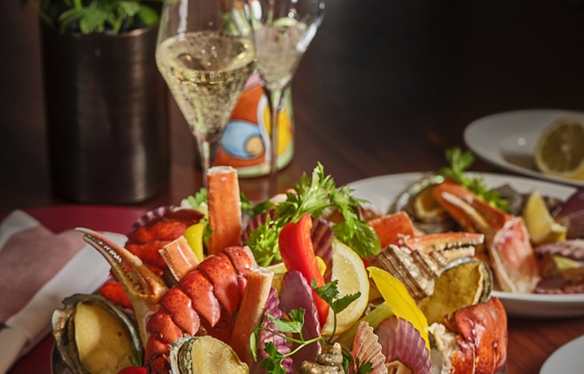 코너스톤 새로운 뷔페 콘셉트의 주말 '씨푸드 피스트' 브런치. 사진=파크 하얏트 서울