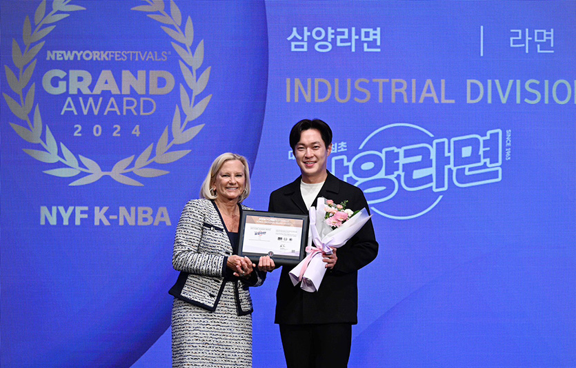 (왼쪽부터) 엘런 스미스 뉴욕페스티벌 회장, 최의리 삼양라운드스퀘어 브랜드전략실 상무. 사진=삼양라운드스퀘어
