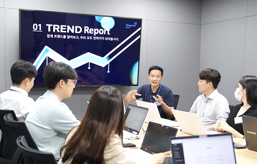 동원그룹 임직원들이 동원GPT 실습 교육을 받고 있다. 사진=동원그룹