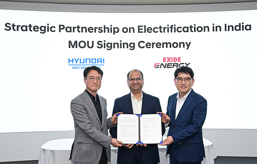 (왼쪽부터) 정덕교 현대차·기아 전동화부품구매사업부 상무, 만다르 브이 데오 엑사이드 에너지 CEO, 양희원 현대차·기아 R&D본부장 사장. 사진=현대차그룹