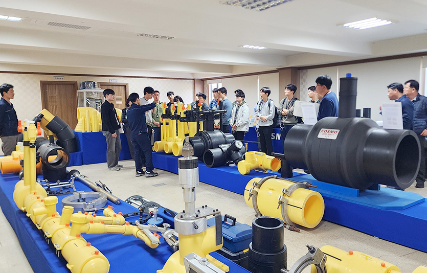 삼천리 안전관리담당 직원들이 정압기, 배관 제조사를 직접 방문해 기술교육을 받고 있다. 사진=삼천리