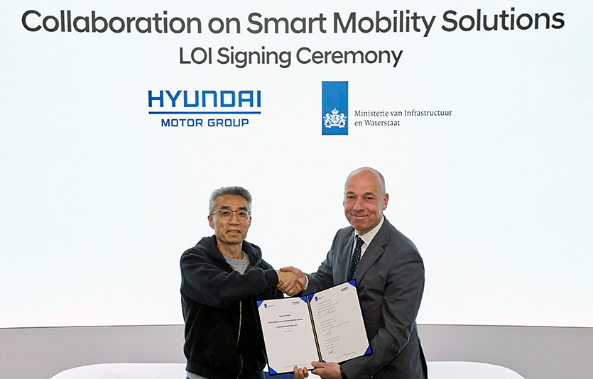 (왼쪽부터) 송창현 현대자동차·기아  AVP본부장(사장),키스 반 더 버그  네덜란드 교통부 차관. 사진=현대자동차그룹