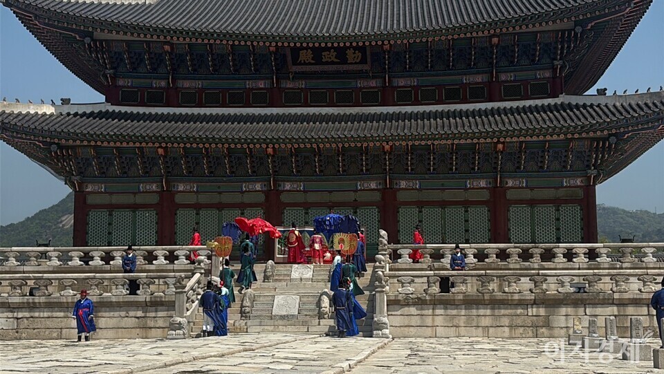 근정전에서 ‘백성을 위한 소리, 훈민정음’ 공연이 펼쳐지고 있다. 사진=이지경제