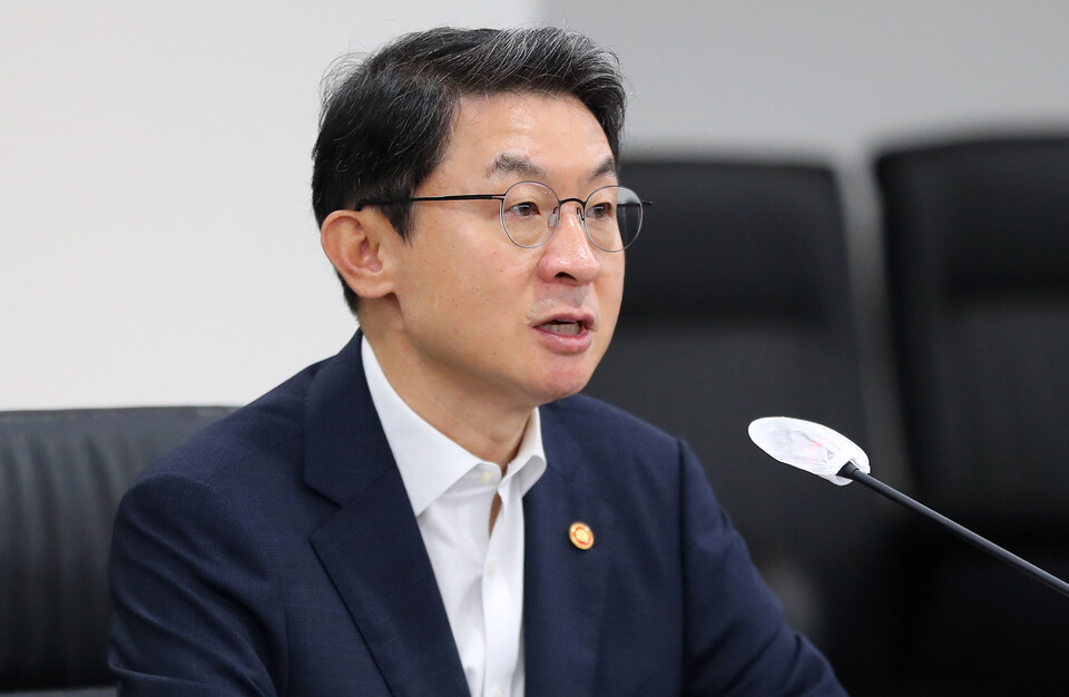 이억원 금융위원장이 19일 서울 영등포구 여의도 중소기업중앙회에서 열린 생산적 금융 대전환 회의에서 발언하고 있다. 사진=뉴시스