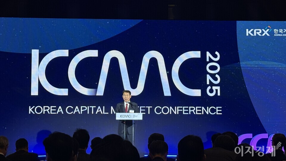 정은보 한국거래소 이사장이 29일 한국거래소가 개최한 KCMC 2025에서 발표를 진행하고 있다. 사진=이지경제