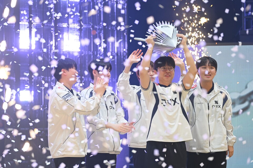 DRX ‘Chan’ 박찬화가 ‘2025 FC 온라인 슈퍼 챔피언스 리그(FSL) 서머’ 결승전에서 우승을 차지했다. 사진=넥슨