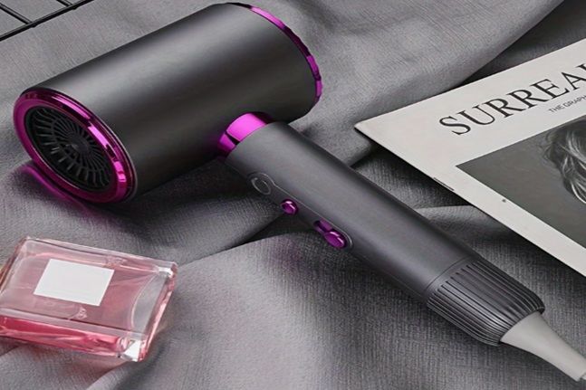 과학기술정보통신부가 진행한 해외직구 ICT 제품 전파 안전성 시험에서 부적합 판정을 받은 헤어 드라이어 제품. 사진=과학기술정보통신부