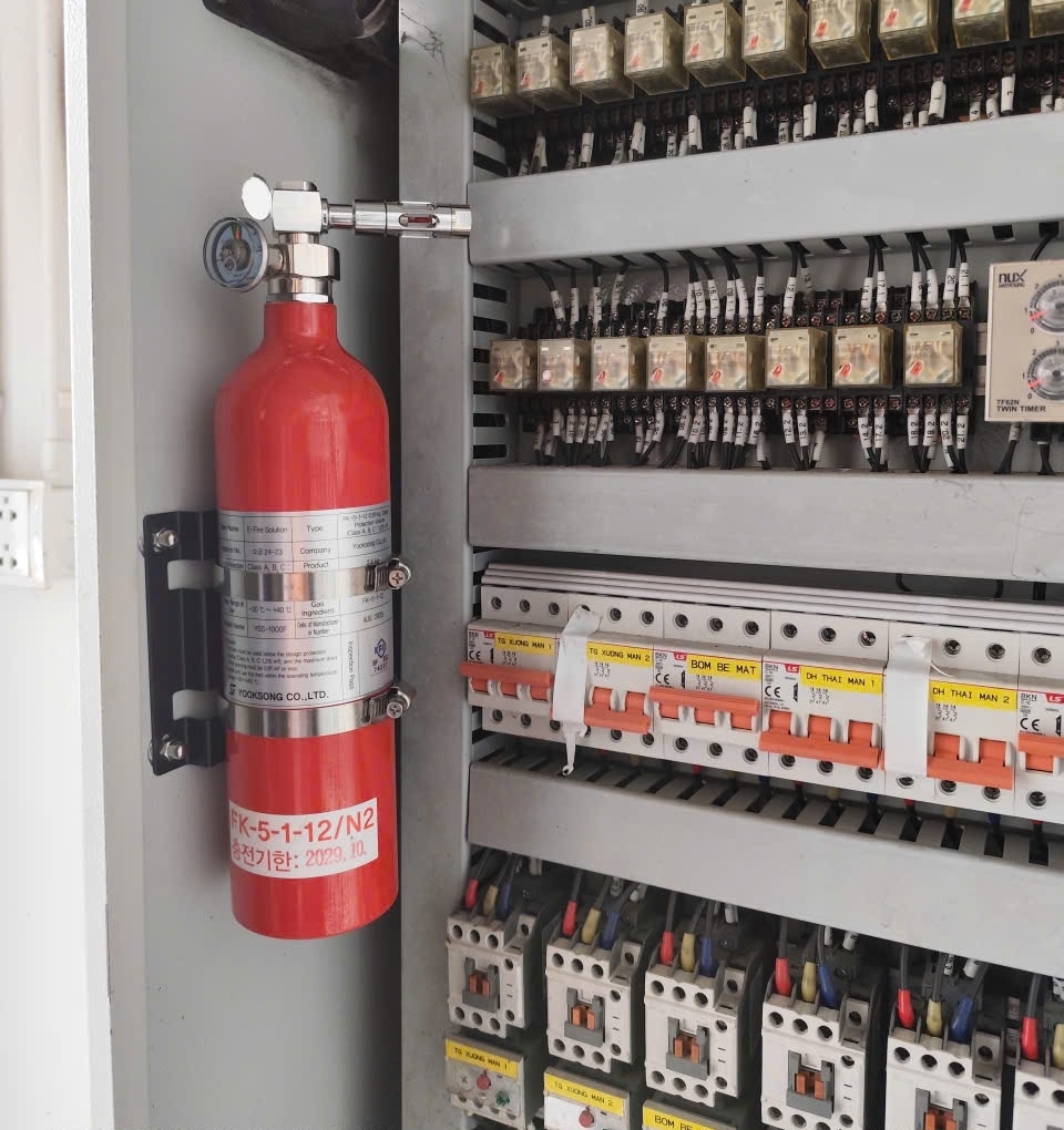 육송의 소공간 자동 소화 용구 ‘YSS-1000F’ 모델. 사진=육송