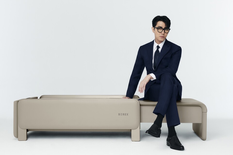 코웨이가 식품의약품안전처 인증을 획득한 의료기기 ‘비렉스 마사지셋·코어셋’ 출시와 함께 배우 차승원을 광고 모델로 선정했다. 사진=코웨이