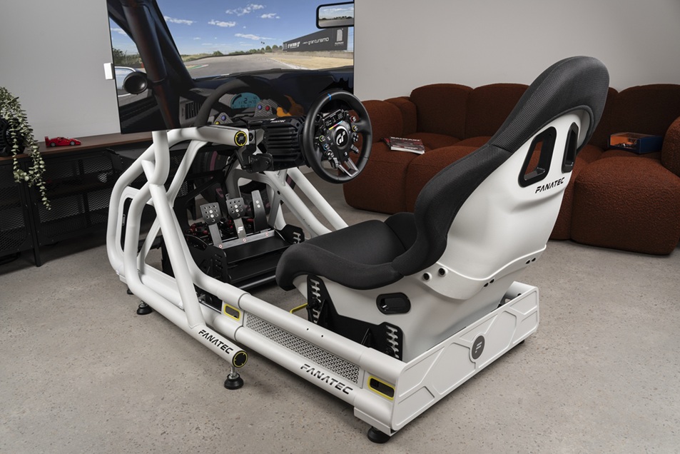 커세어는 블랙프라이데이 시즌과 12월 연말 기간을 맞아 프리미엄 시뮬레이션 레이싱 브랜드 파나텍 제품의 대규모 할인 프로모션을 진행한다. 사진=커세어