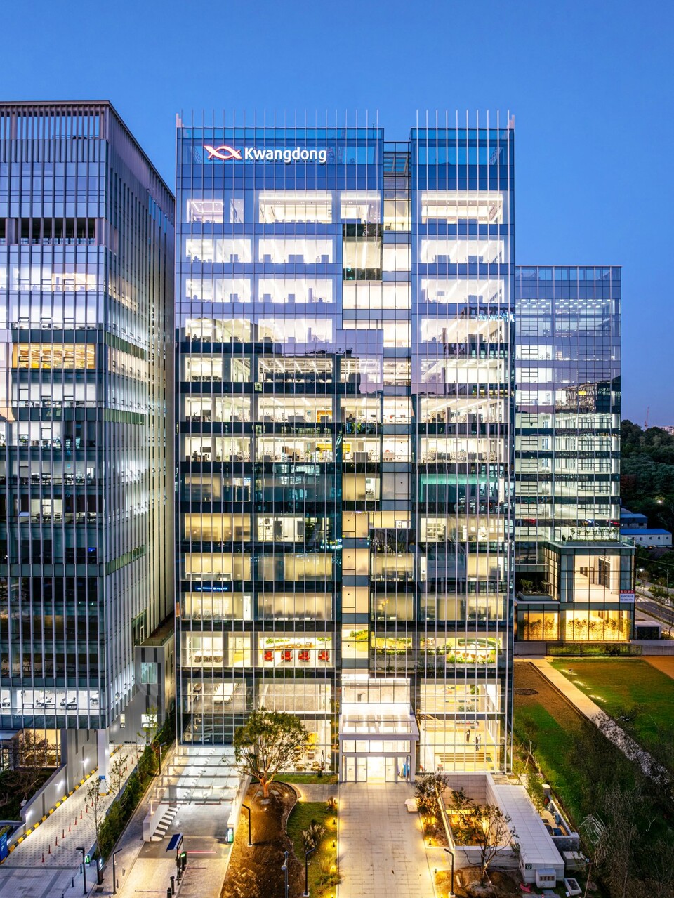 광동제약 신사옥 광동과천타워 전경 사진=광동제약