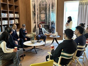 케어젠, 中 이시진제약 회장단 방문...공급 계약 구체화 - 뉴스 썸네일 이미지