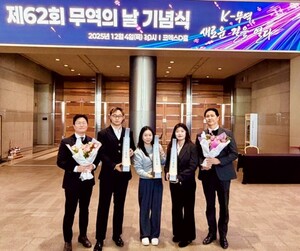 에스더포뮬러, 7백만 달러 '수출의 탑' 수상...해외 매출 확대 성과 - 뉴스 썸네일 이미지