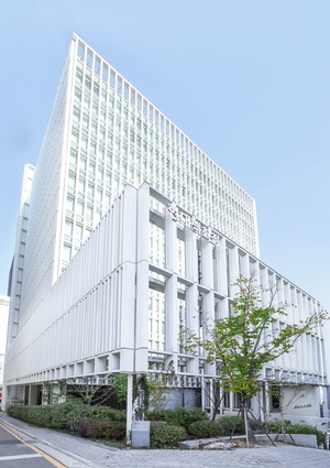 [분석] 중동 전쟁 속 백화점만 '선방' 배경은...외국인 수요·자산 이동에... - 뉴스 썸네일 이미지