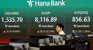 코스피, 8200선 회복 시도...삼성전자 4%대 강세에 반도체株 반등 - 뉴스 썸네일 이미지